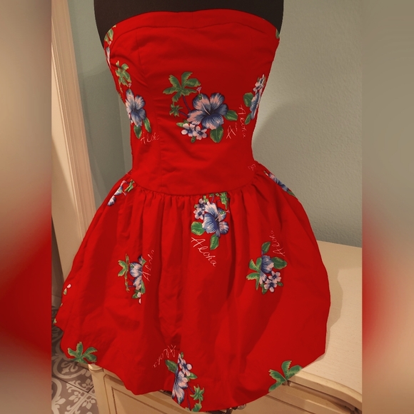 Hollister Dresses & Skirts - HOLLISTER Mini Dress XS Aloha Hibiscus Tiki RED Palm Trees